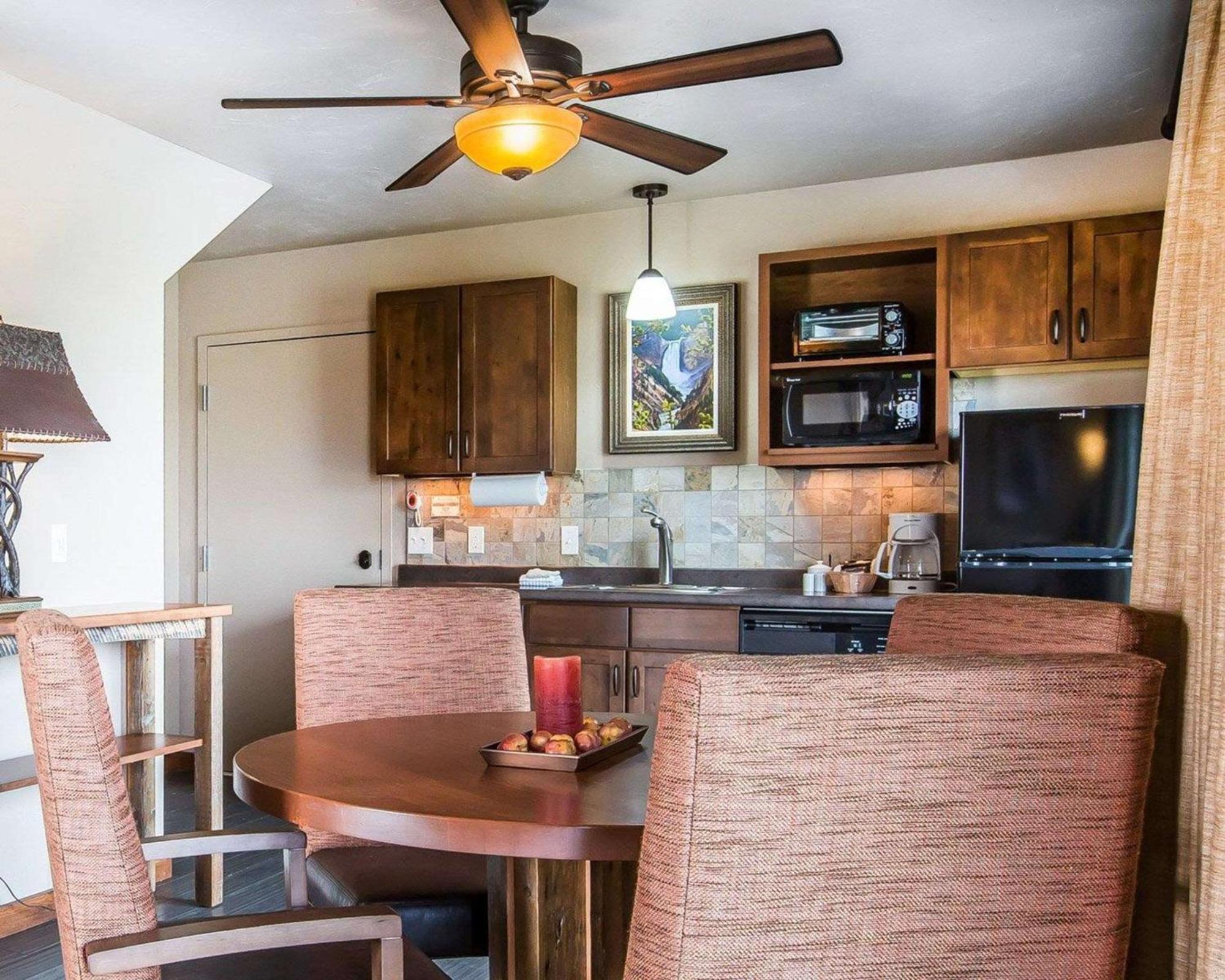 Yellowstone Valley Lodge, Ascend Hotel Collection Pray Екстер'єр фото