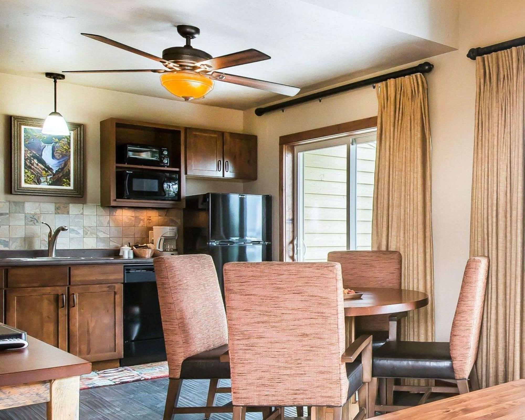Yellowstone Valley Lodge, Ascend Hotel Collection Pray Екстер'єр фото