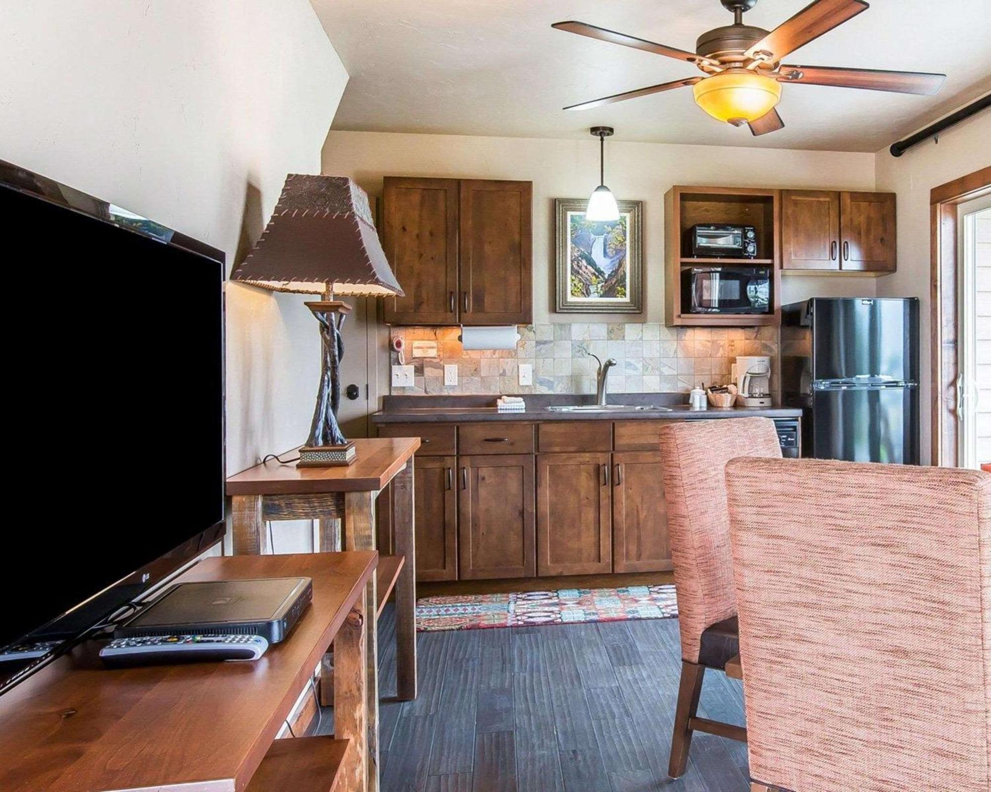 Yellowstone Valley Lodge, Ascend Hotel Collection Pray Екстер'єр фото